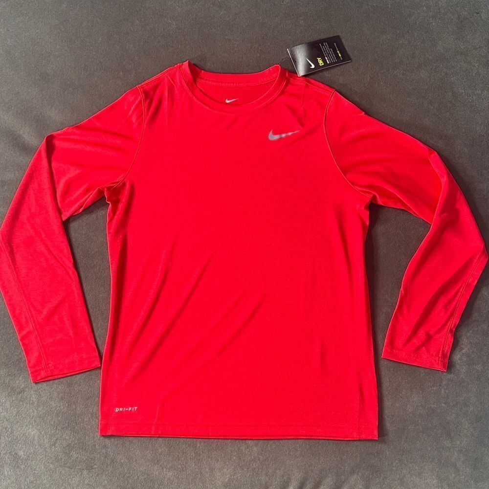 Nike Dry Boys Red Training Top Long Sleeve Athletic Fit Size XL 840177-657 NWT